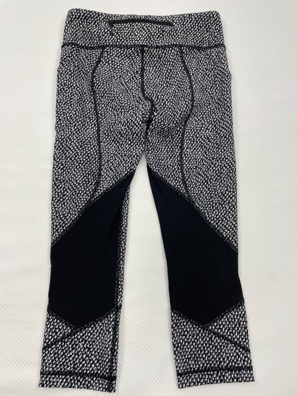 Lululemon Black White Geometric Print Leggings Back Zip Pocket Women's Size 6